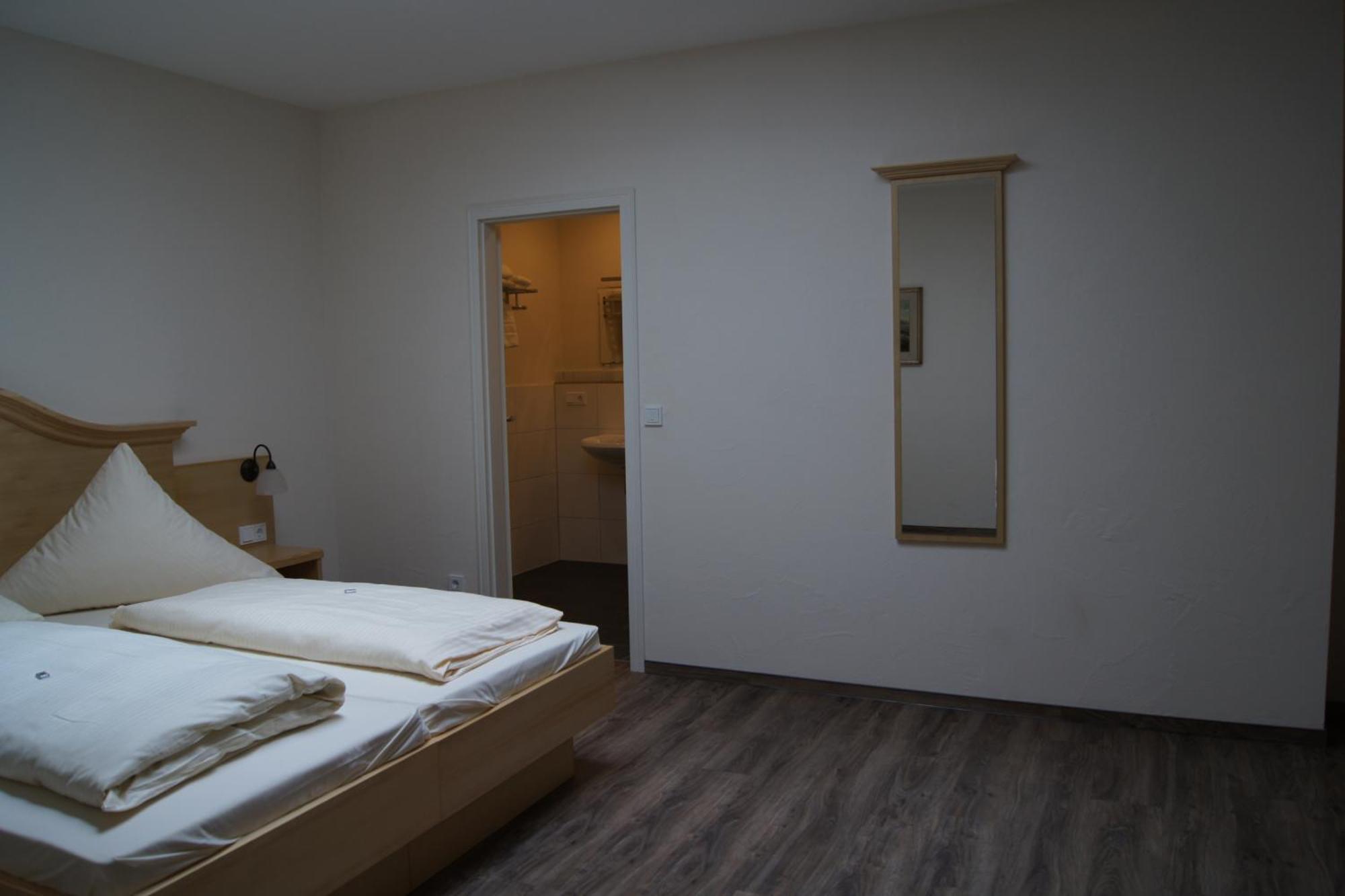 Gasthof Schoenau Heilsbronn Quarto foto